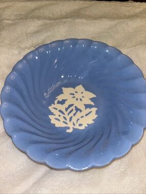 Vintage cameo ware harker pottery co. Blue and white bowl 9 inches wide